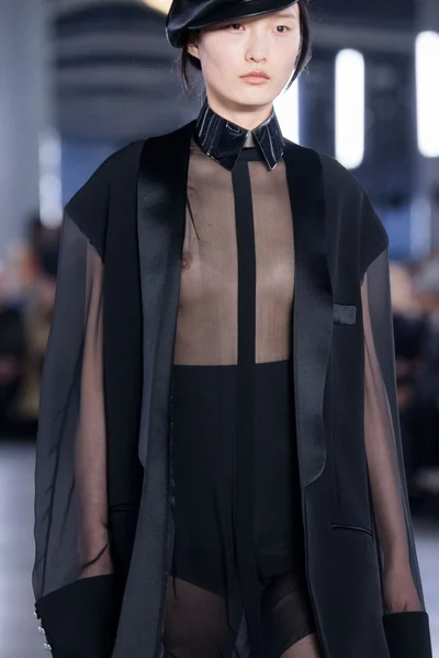 Look 180
